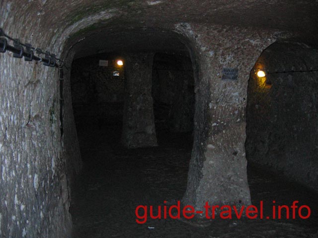 Каппадокия фото - подземный город Деринкую